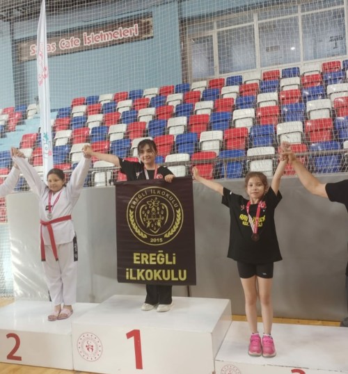 Zonguldak'ta il şampiyonu Taekvondocularımız.