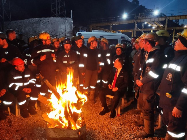 Yavuzyılmaz Çayırhan madencilerini yalnız bırakmadı